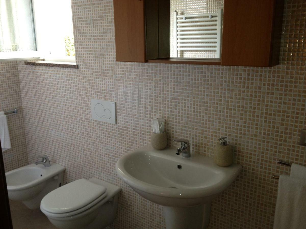 B&B Raggio Di Sole Сирмионе Экстерьер фото